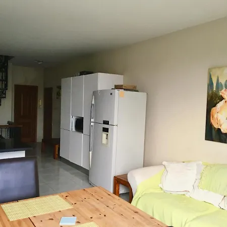 Sea View Triplex, Spinola Bay