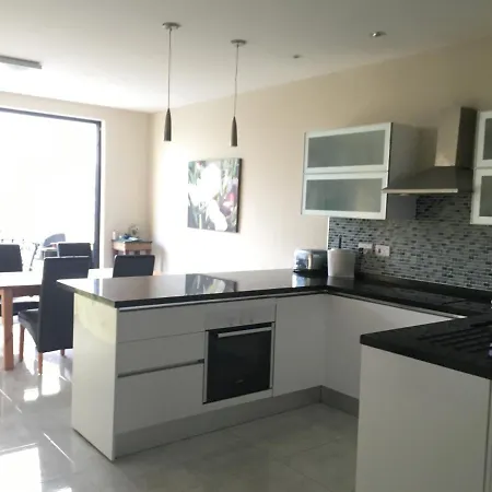 Sea View Triplex, Spinola Bay *